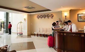 Khách sạn White Lion